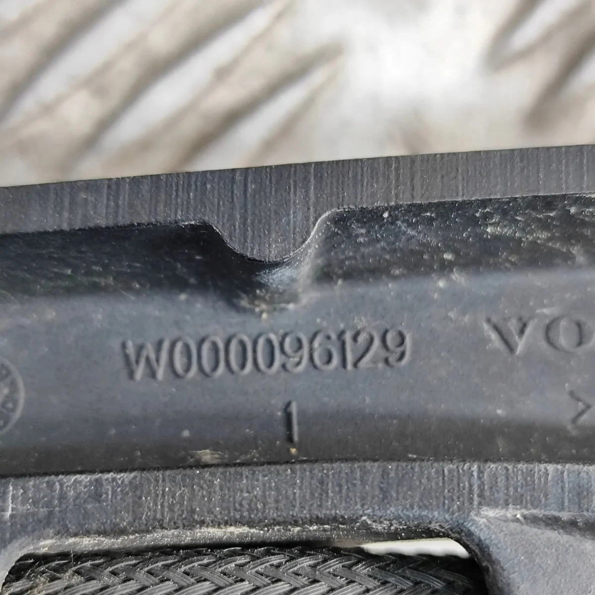 Volvo S60 V60 Pyyhinvarsi Etu W000092702 image 9