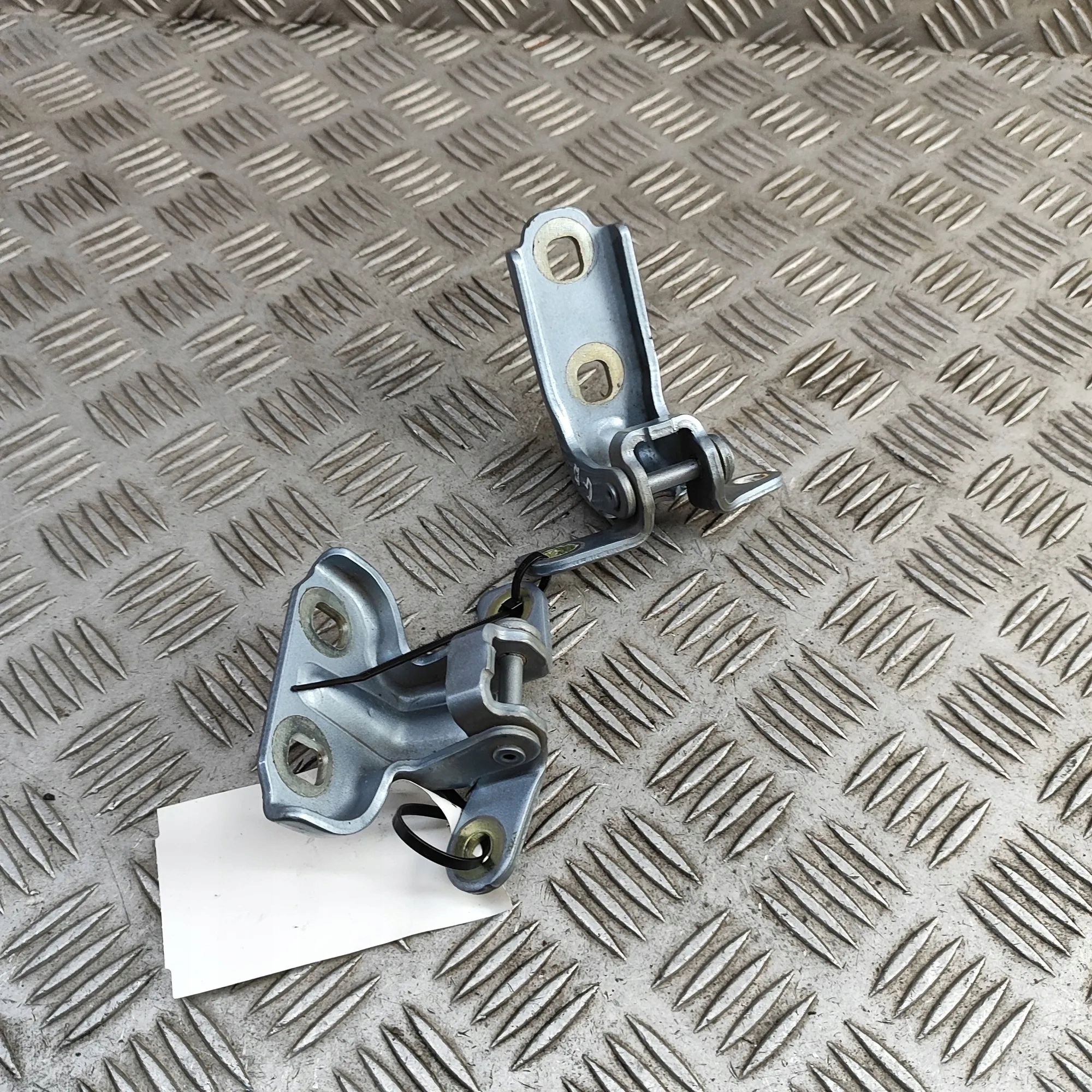Opel OE 13501714 Scharnier Deur Gebruikt image 2