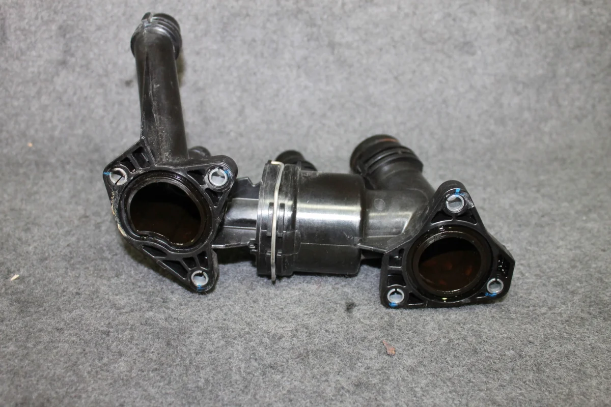 BMW B57 termostaattikotelo 11538576289 image 3