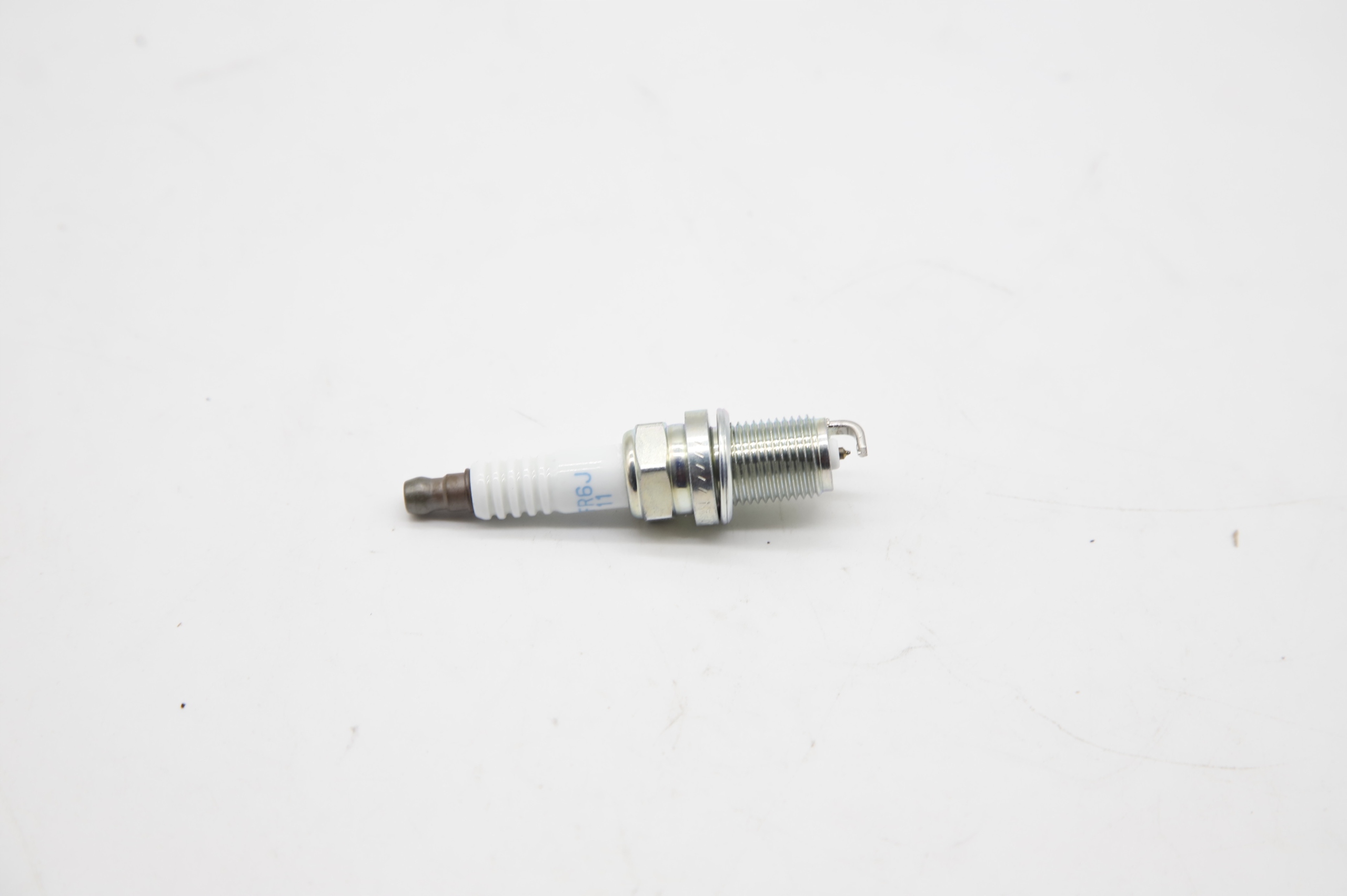 Tändstift NGK IFR6J11 7658 Suzuki (Begagnad) image 3