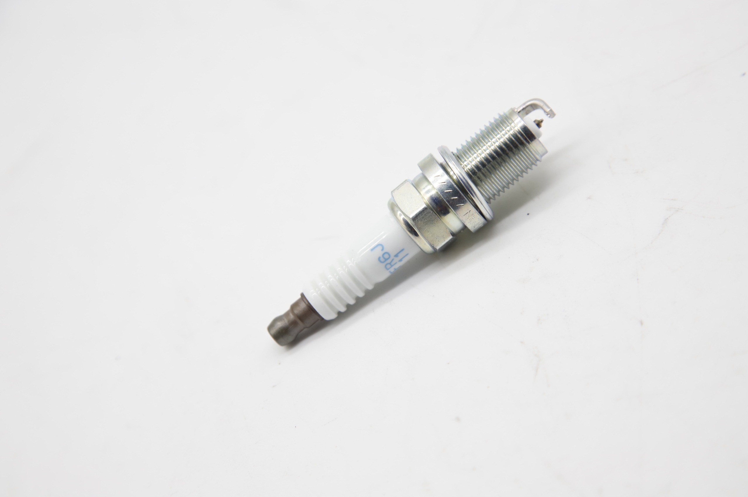 Tändstift NGK IFR6J11 7658 Suzuki (Begagnad) image 4