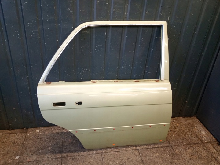 Drzwi prawy tyl mercedes w116 SE