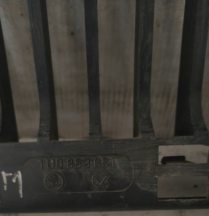 SKODA OCTAVIA 1 I 96- ATRAPA GRILL 1U0853651E 1U0853653A