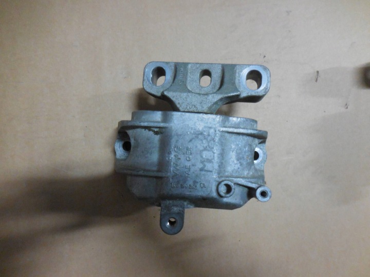 Volkswagen OE 1K0 199 262 CL Moottorin laakerointi