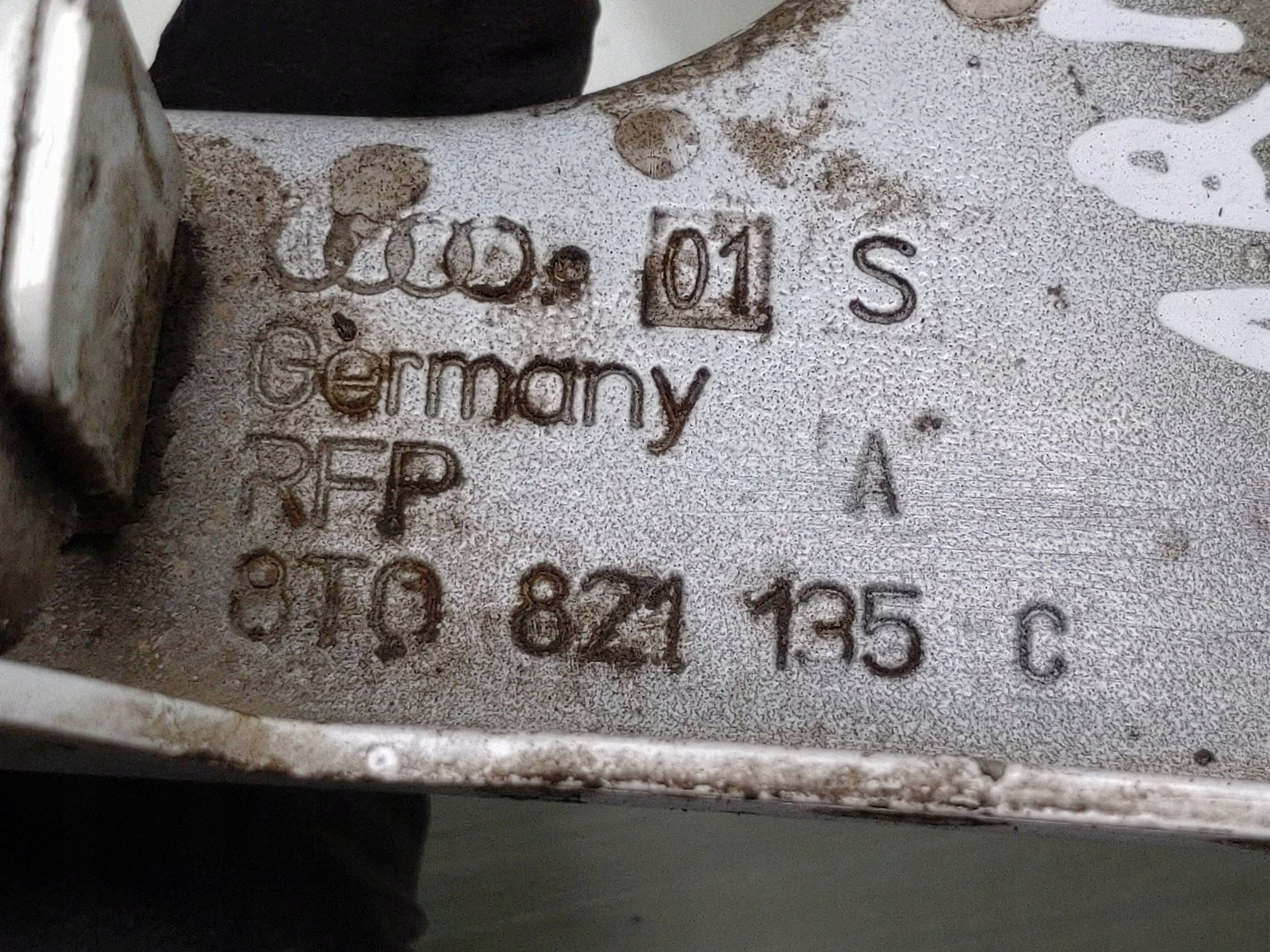 Audi OE 8T0821135C fixation aile avant L image 4