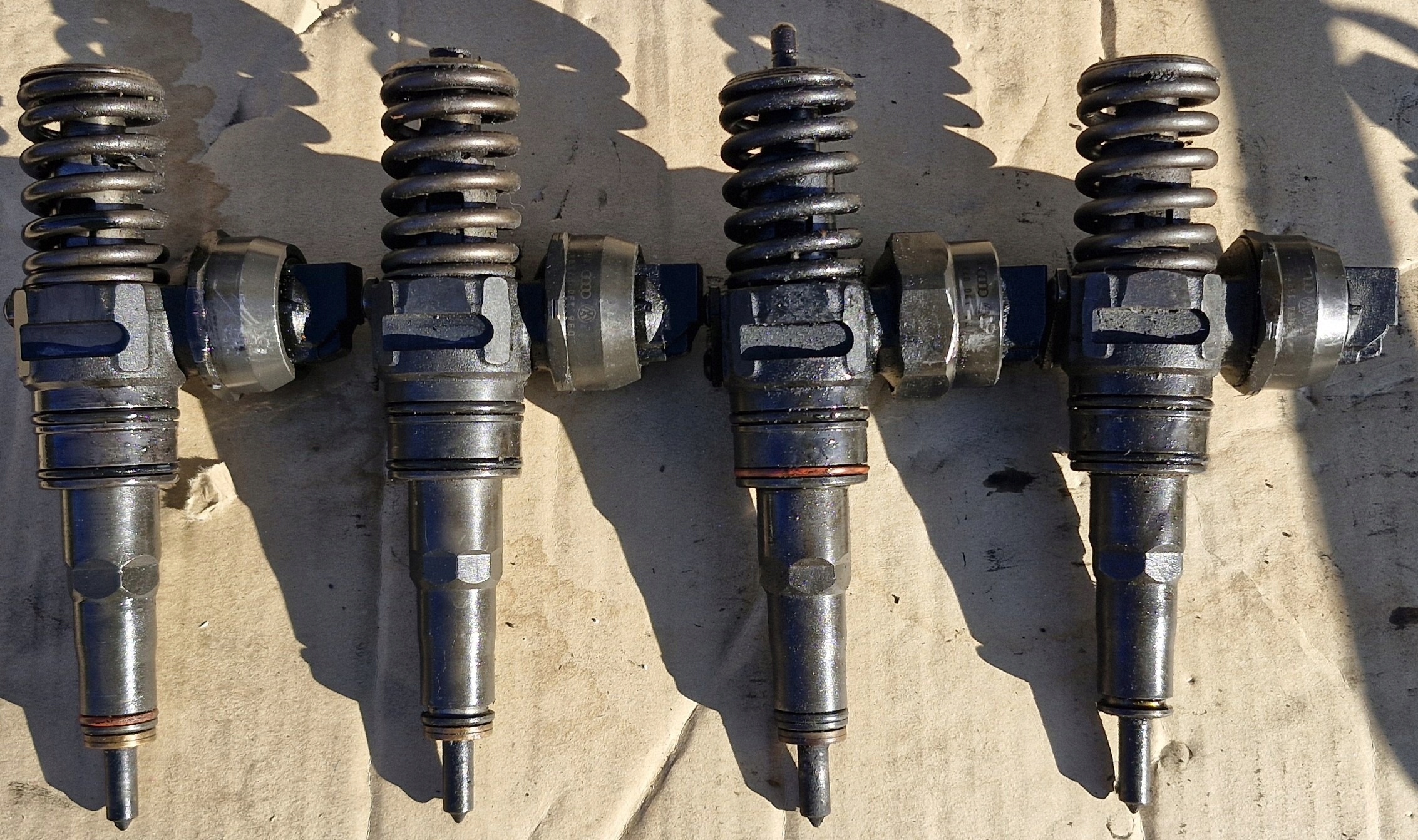 Inyector bomba VW 038130073BN 1.9 TDI image 2