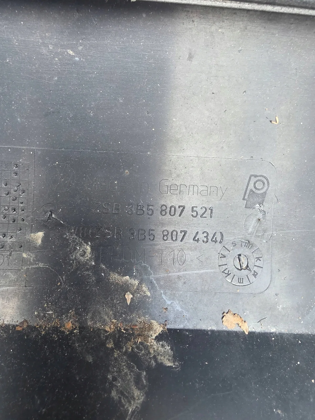 VW 3B5807521 Spoiler - Used image 4