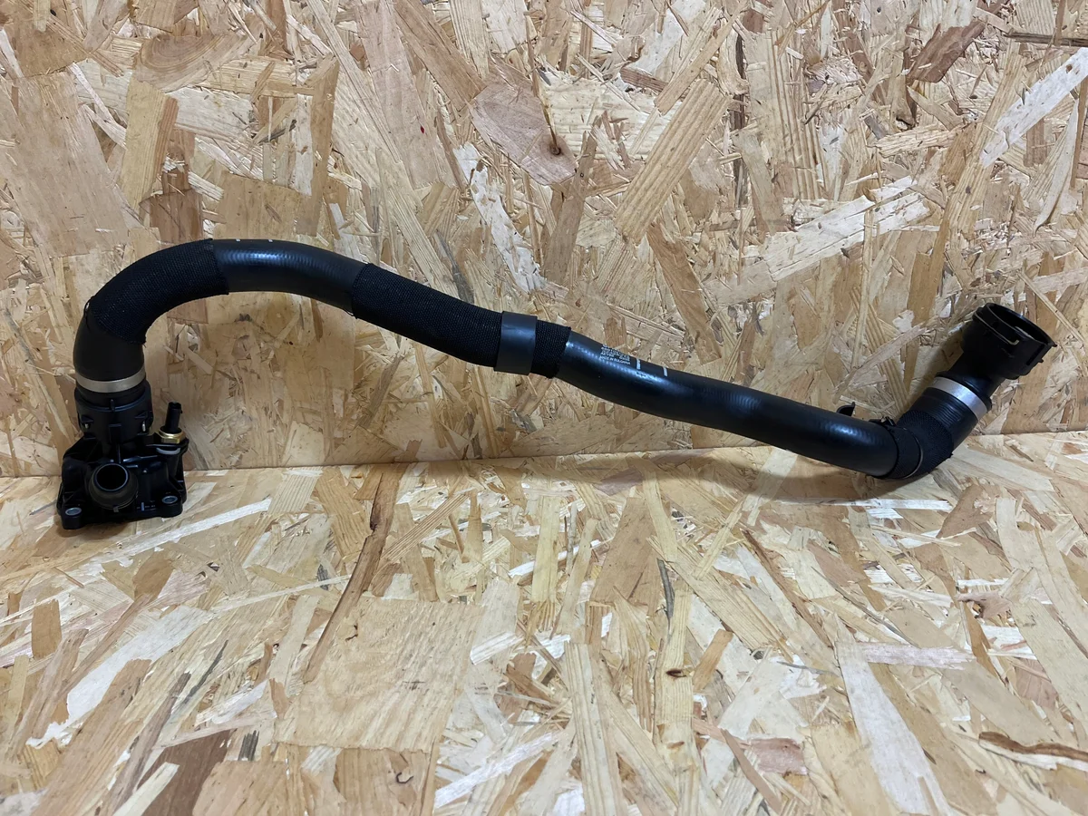Boîtier de thermostat Volvo XC40 B4 32441375
