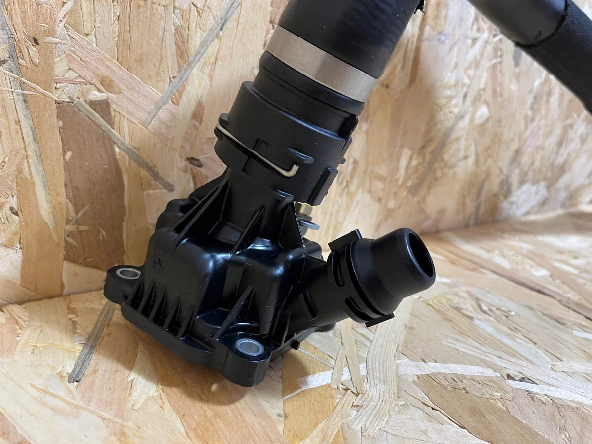 Boîtier de thermostat Volvo XC40 B4 32441375 image 6