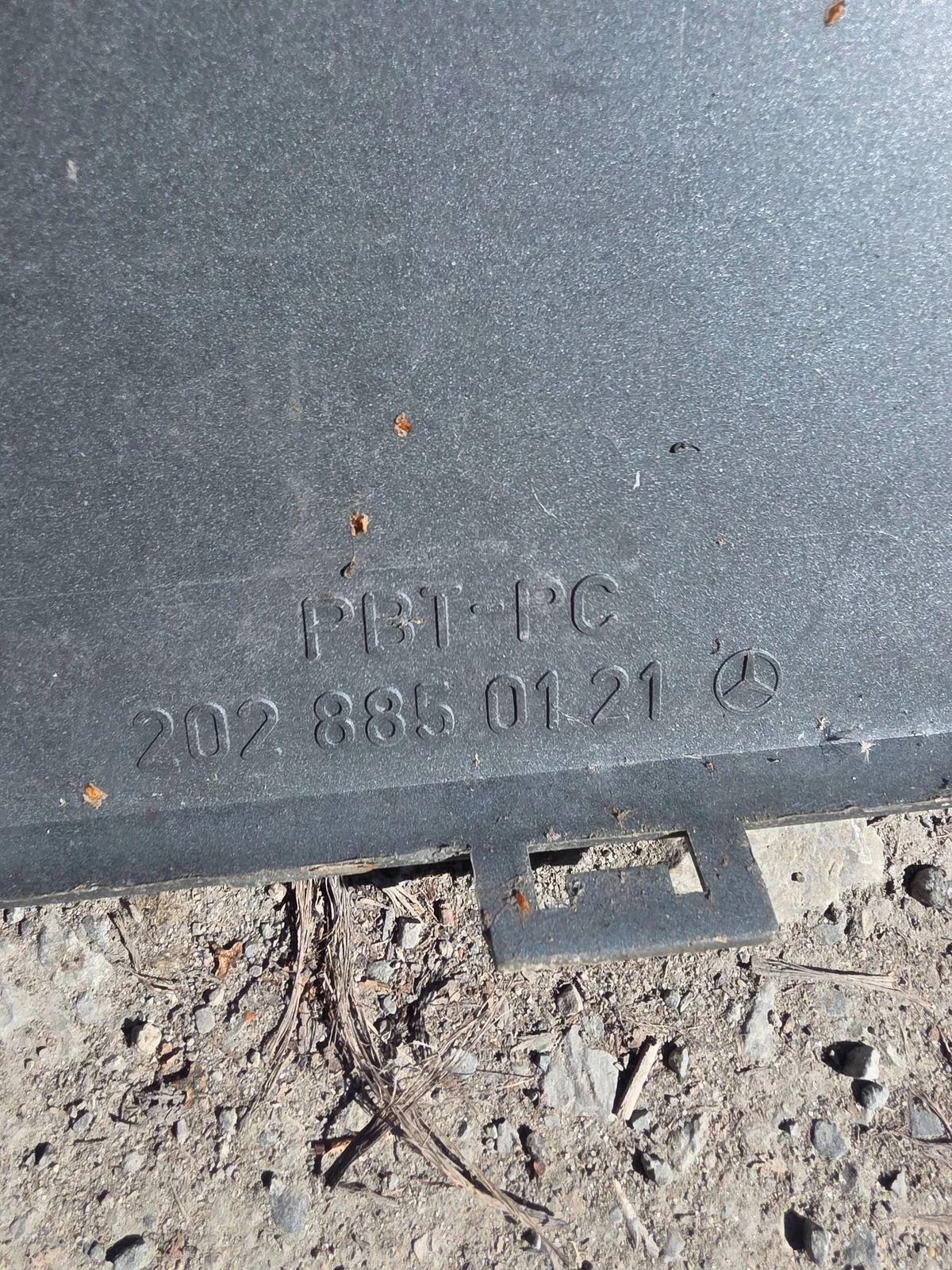Achterbumperlijst Mercedes C W202 OE 2028850121 image 4