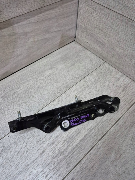 Tesla 3 takaluukun sarana oikea taka 1551481-00-F