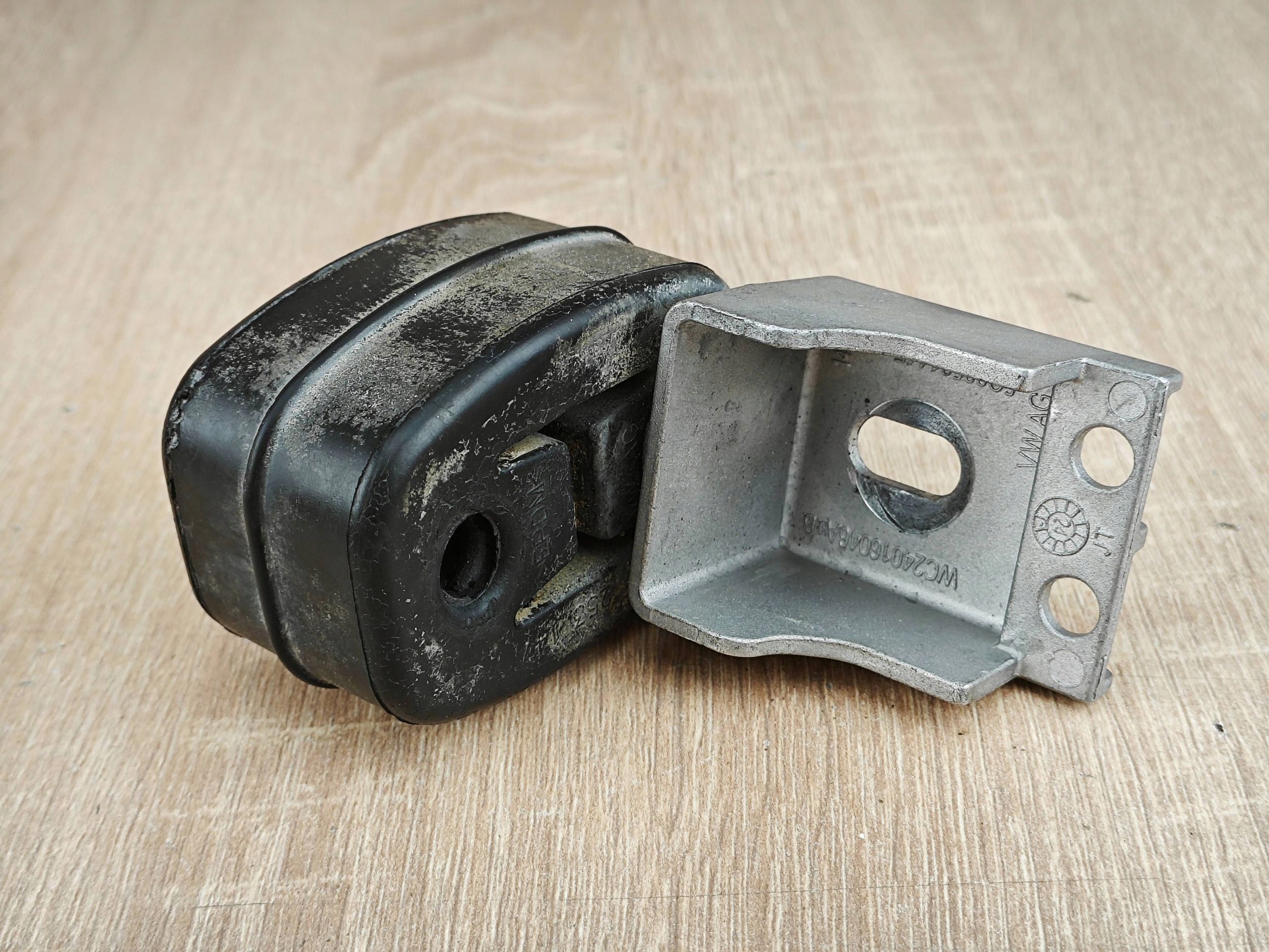 Audi Q3 II F3 Auspuffhalter 5Q0253144E gebraucht