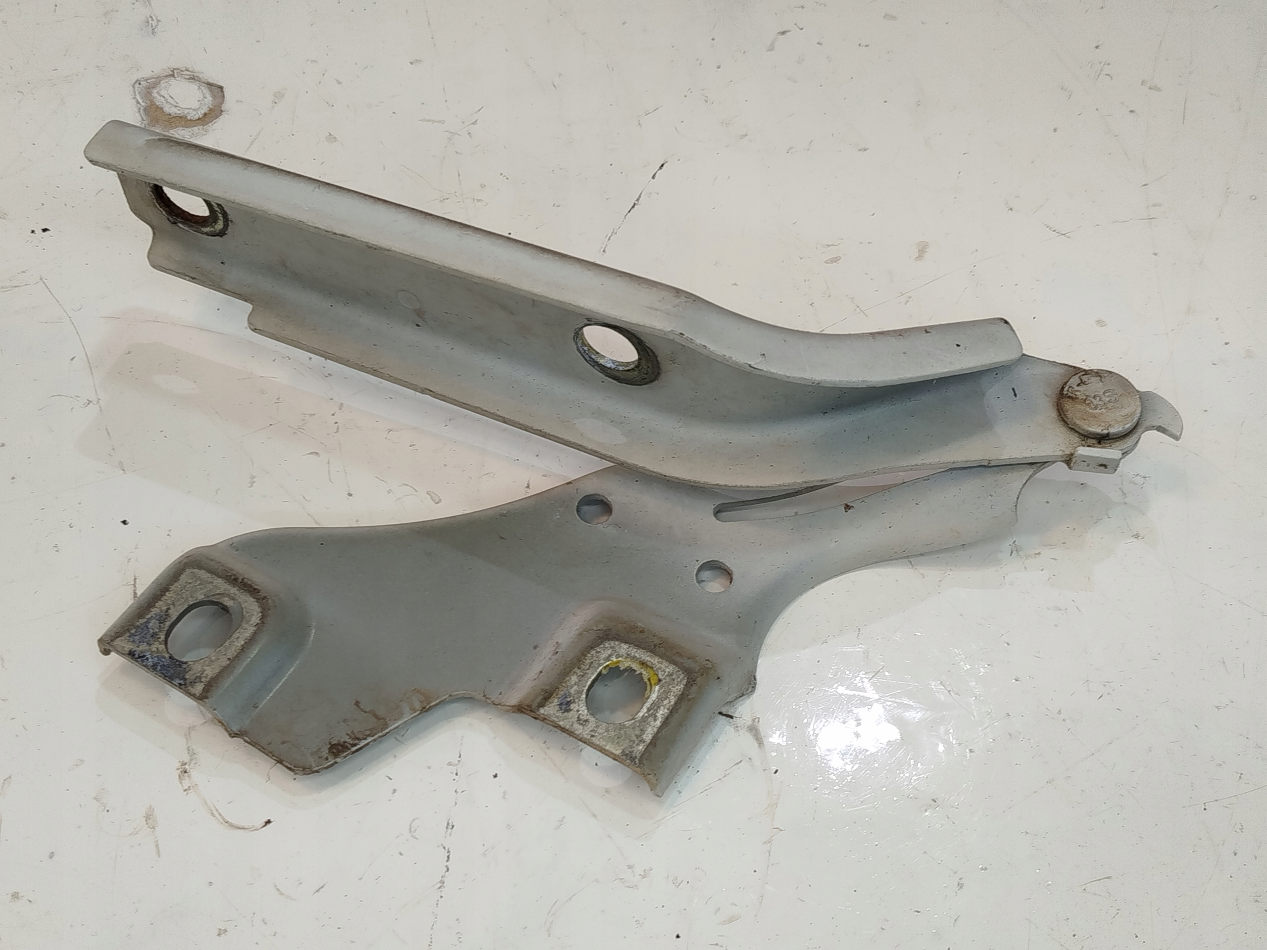 Dobradiça Capô Esquerda Passat B8 3G0823301