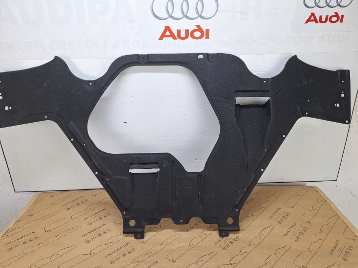 Takalattian suoja AUDI R8 4S0825201G purettu