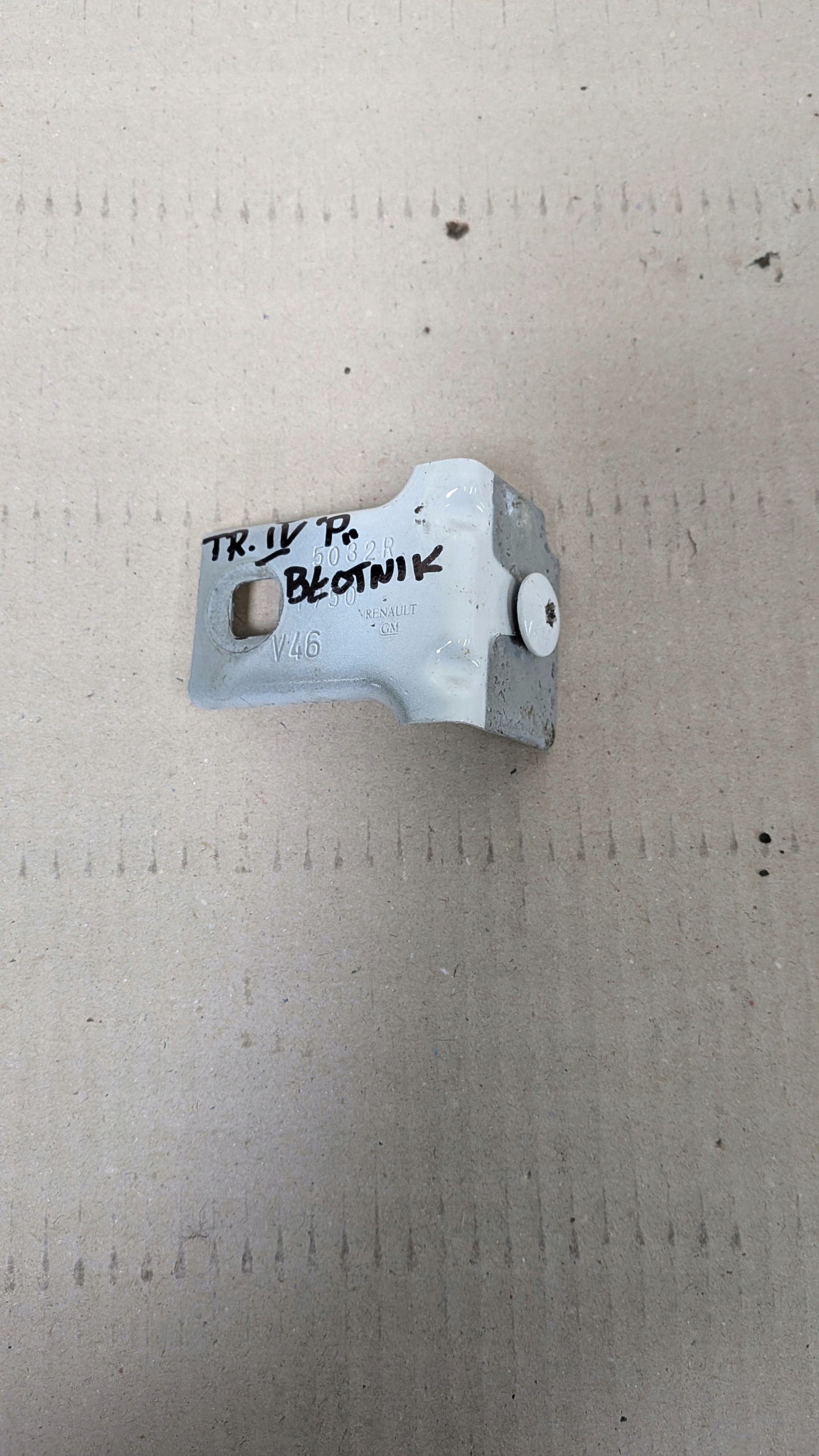 Soporte Guardabarros Renault Trafic III 631455452R MBAP