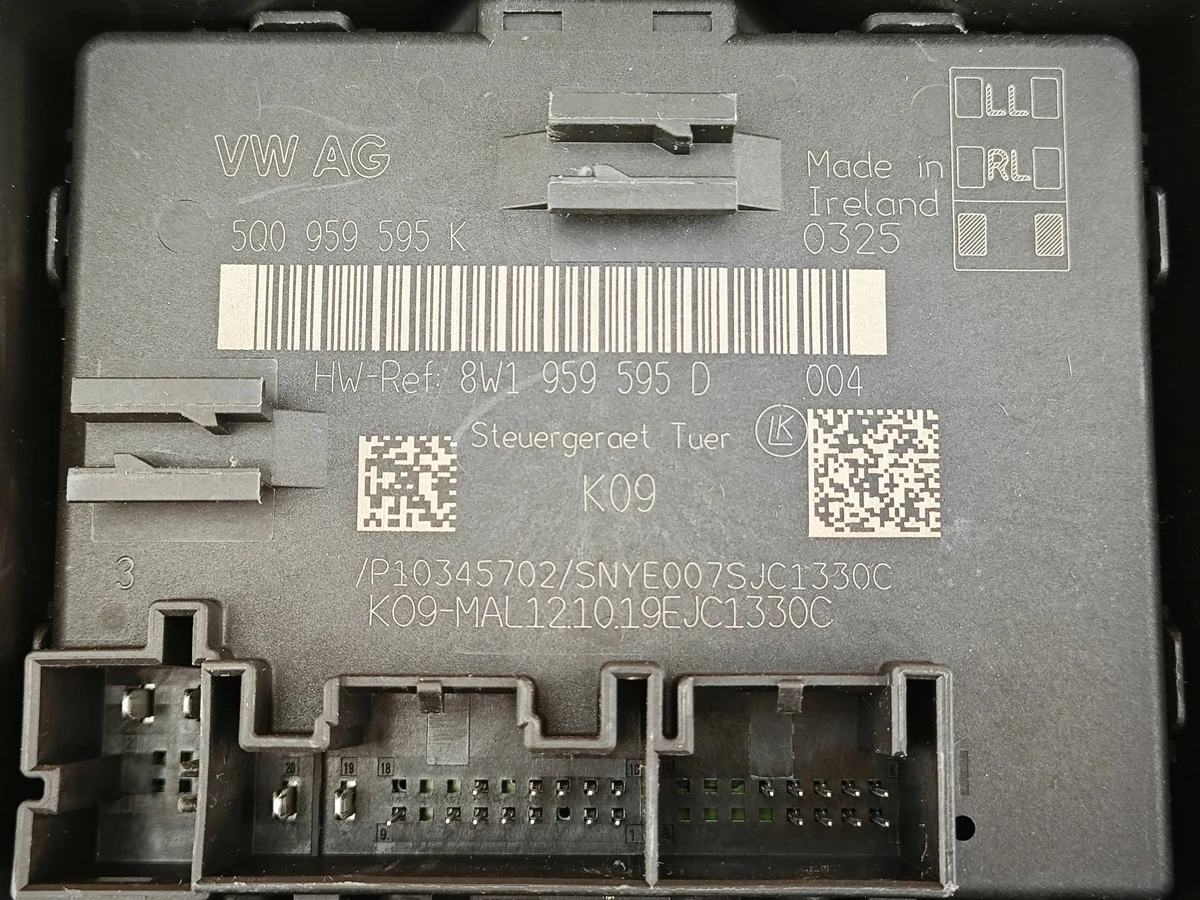 Módulo Control Puerta Trasera Audi Q3 II F3 image 3