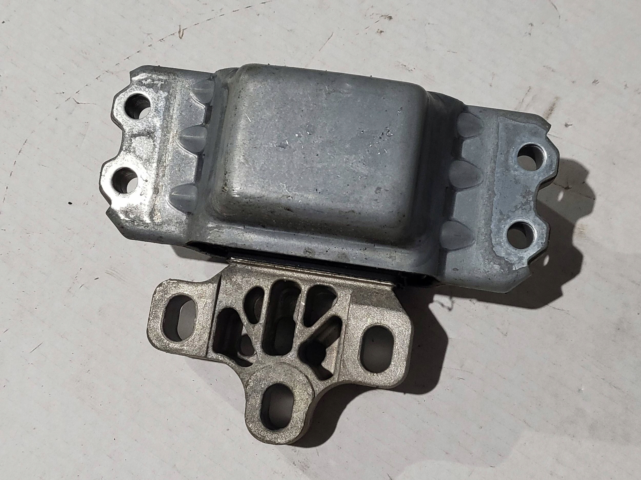 Moottorin kiinnitys VW Tiguan 5N0199555L image 2
