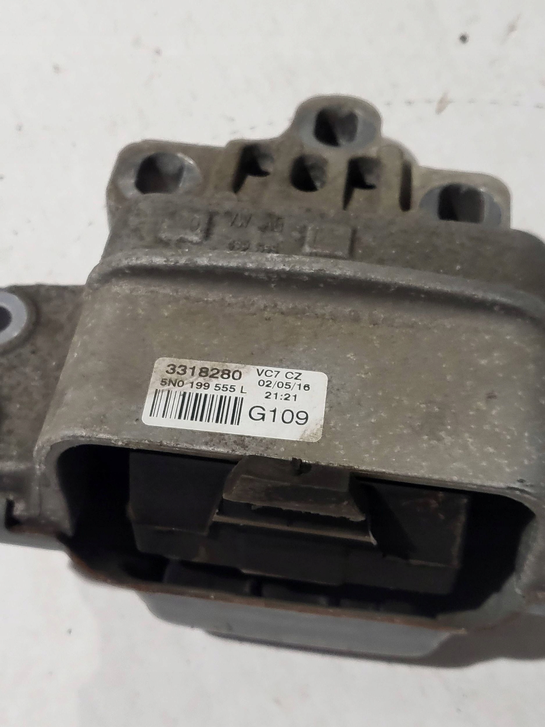 Moottorin kiinnitys VW Tiguan 5N0199555L image 3