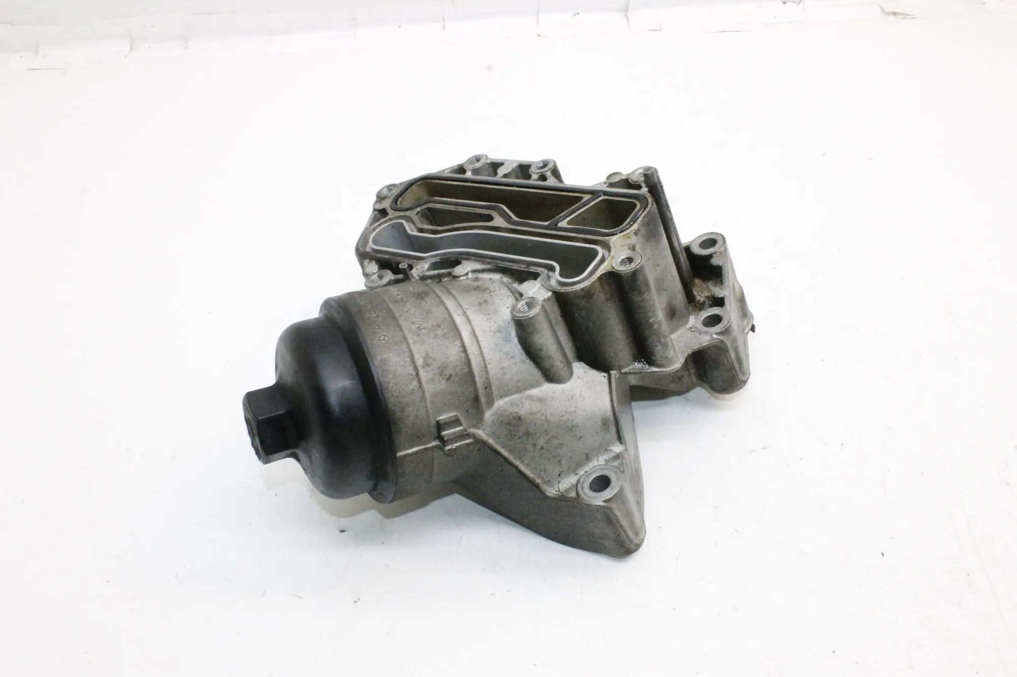 Öljynsuodattimen kiinnike Mercedes-Benz A (W177) A2601800400 29004264 2.0L