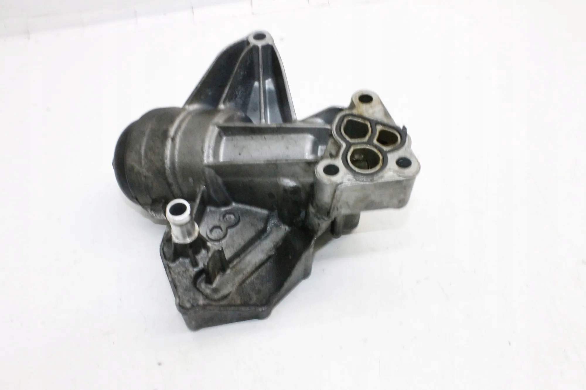 Öljynsuodattimen kiinnike Mercedes-Benz A (W177) A2601800400 29004264 2.0L