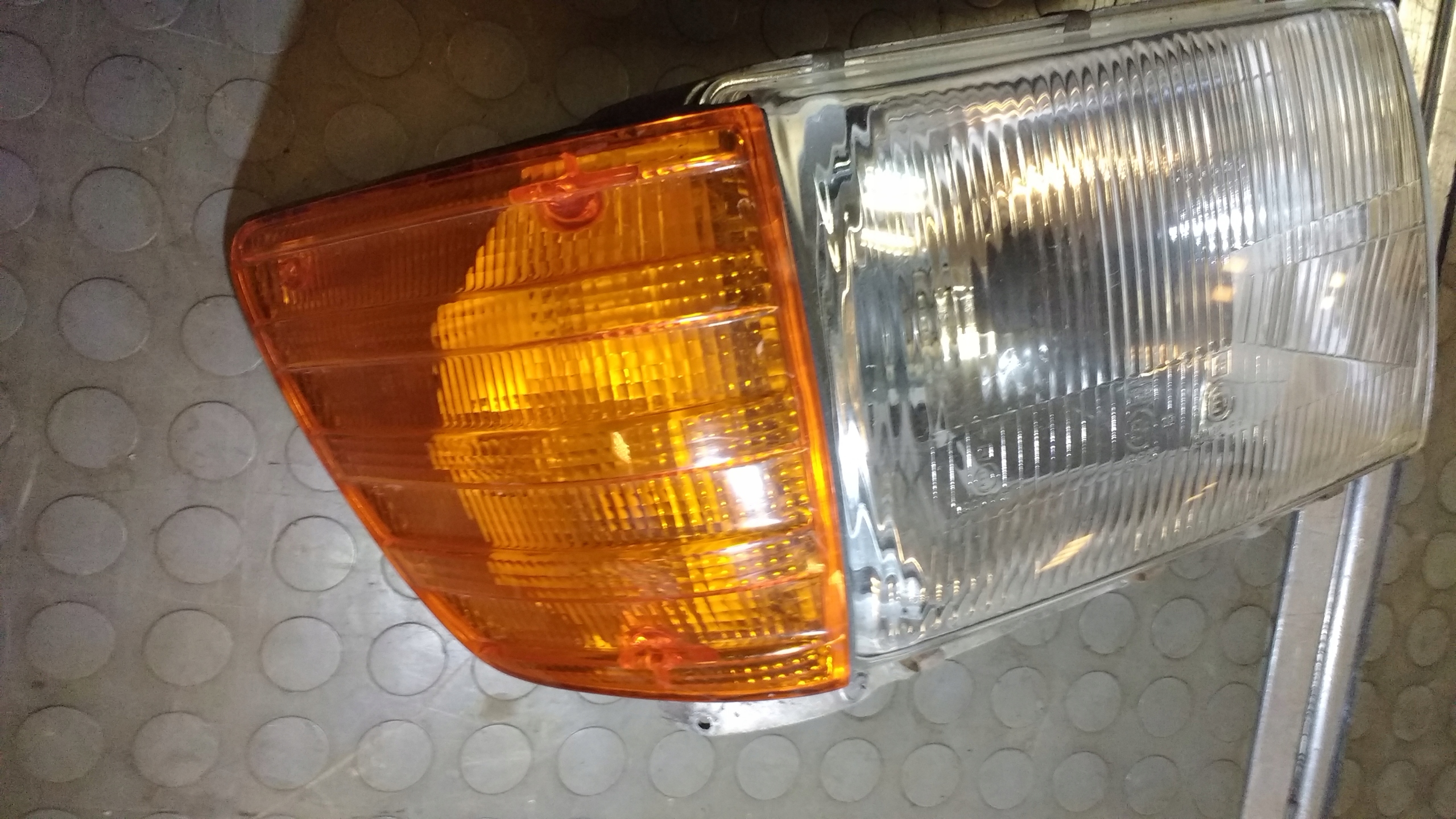 Mercedes R107 SL W107 oikea ajovalo 10780180808