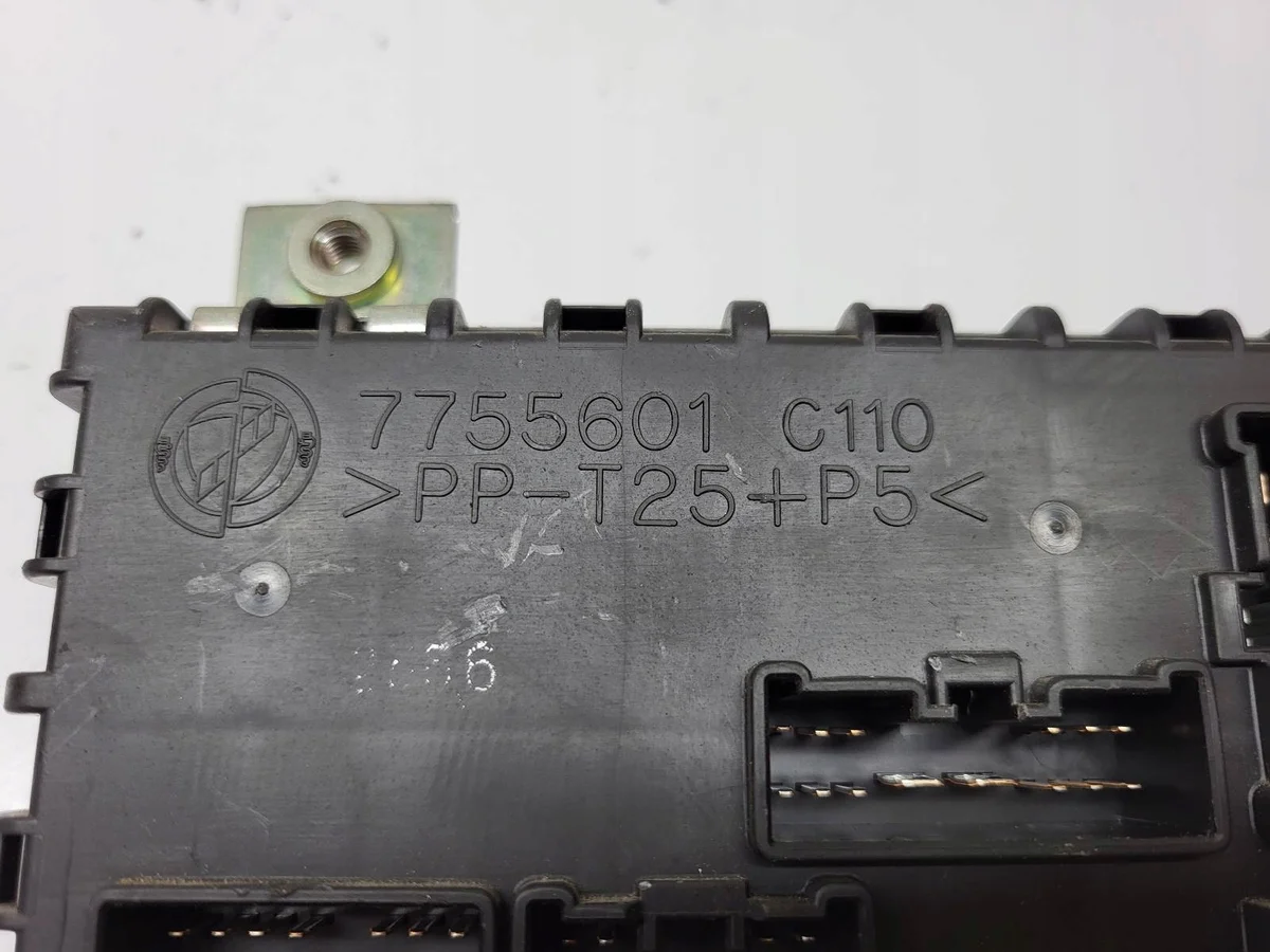 Módulo Caixa Fusíveis Fiat Punto I 1.2 8V 7755601 image 3
