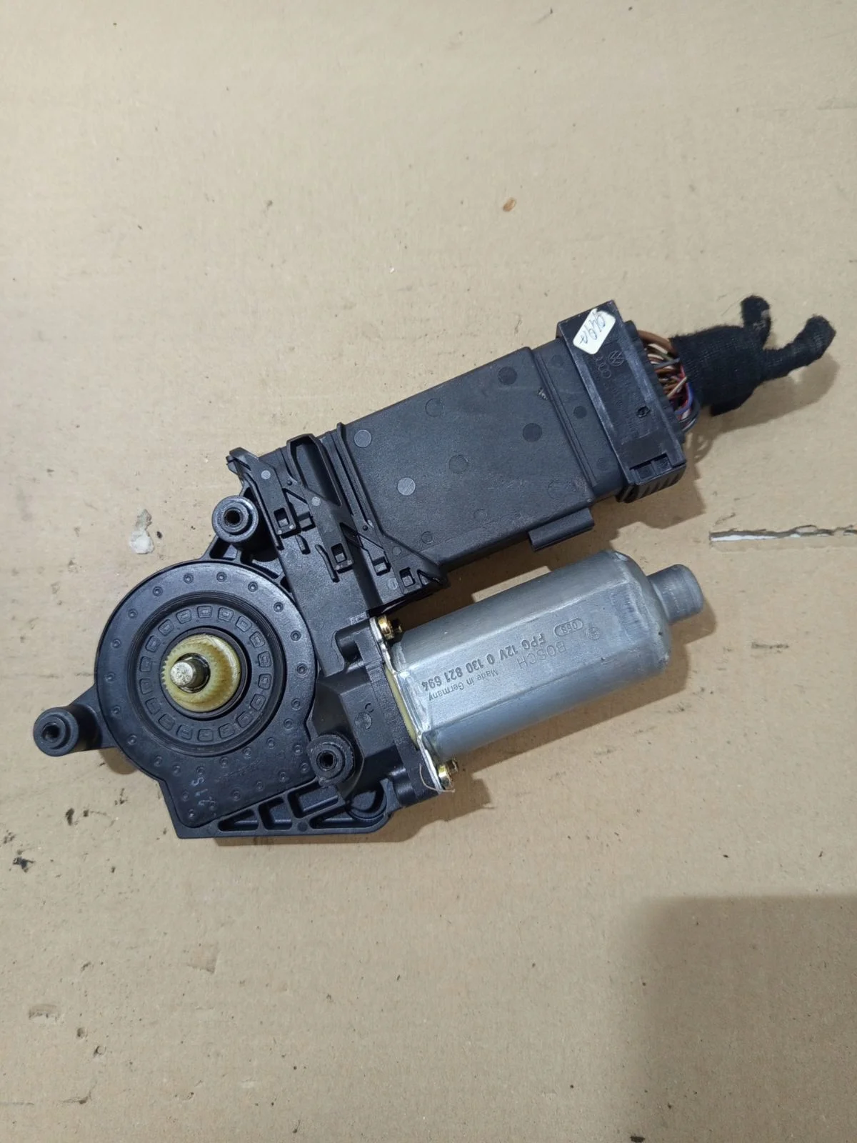 VW Passat B5 Front Right Window Motor Used image 3