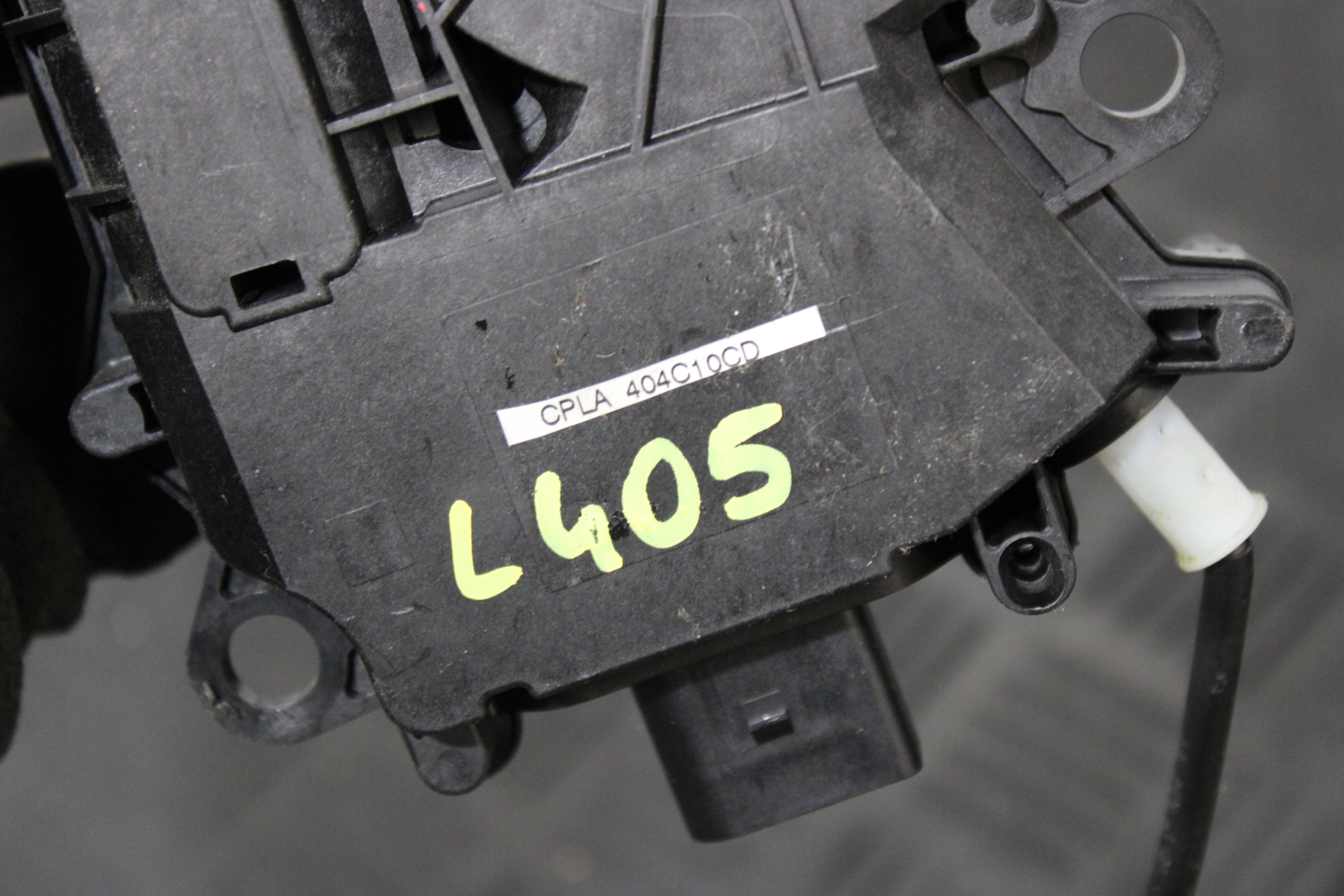Tailgate Lock Pull CPLA-442A67-BE Land Rover Vogue L405 Lift image 3
