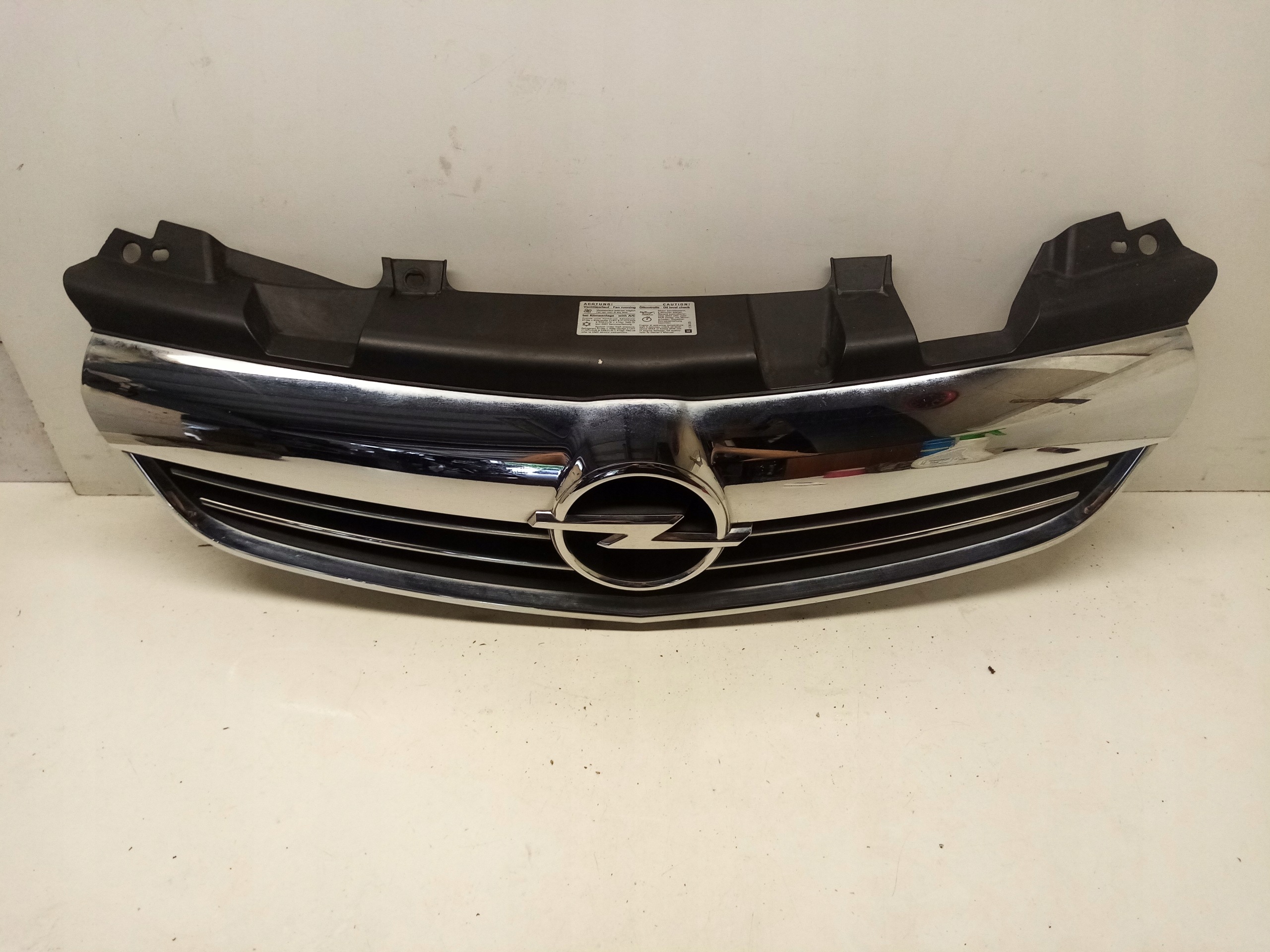 Opel Zafira B etusäleikkö, käytetty