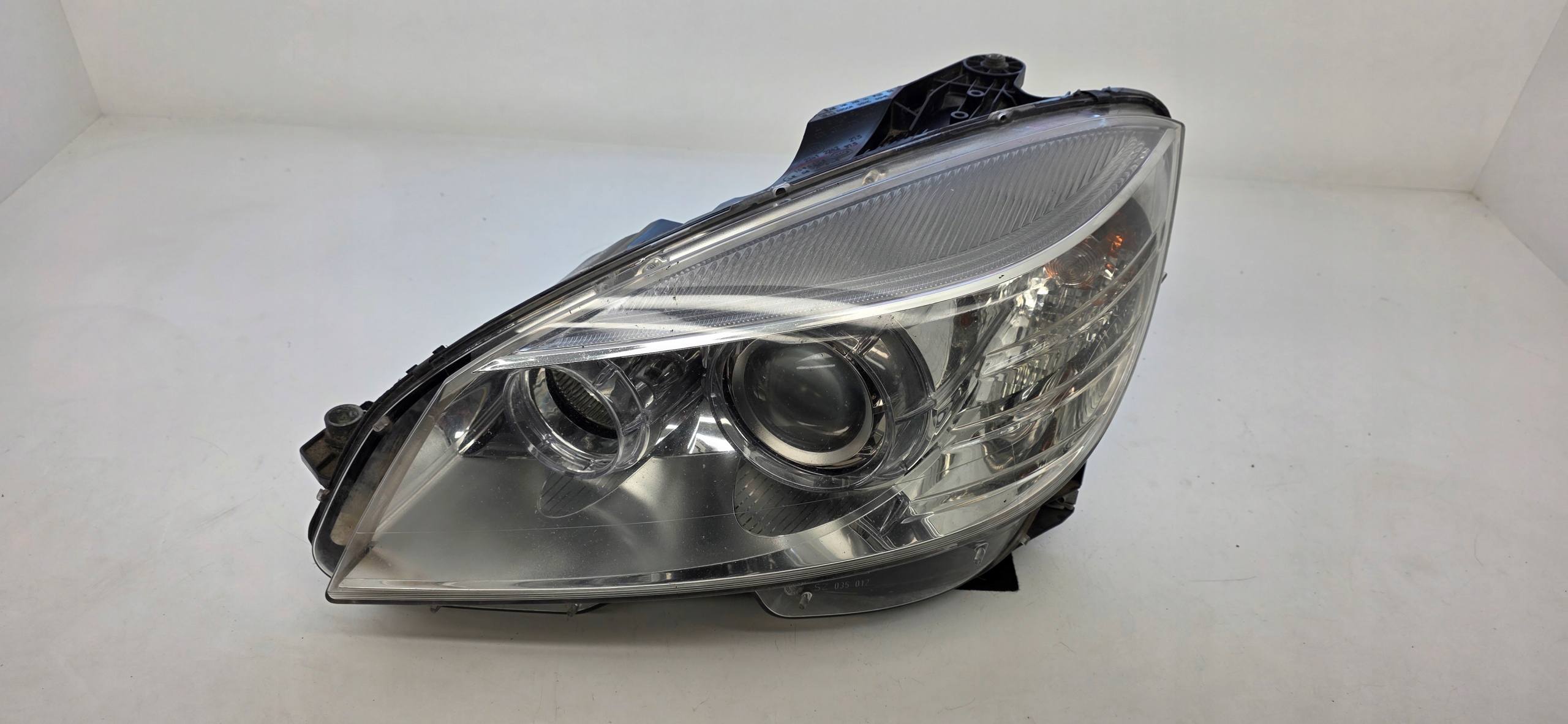 MERCEDES W204 BI-XENON KÄÄNTYVÄ A2048202959 VASEN EUROOPPA