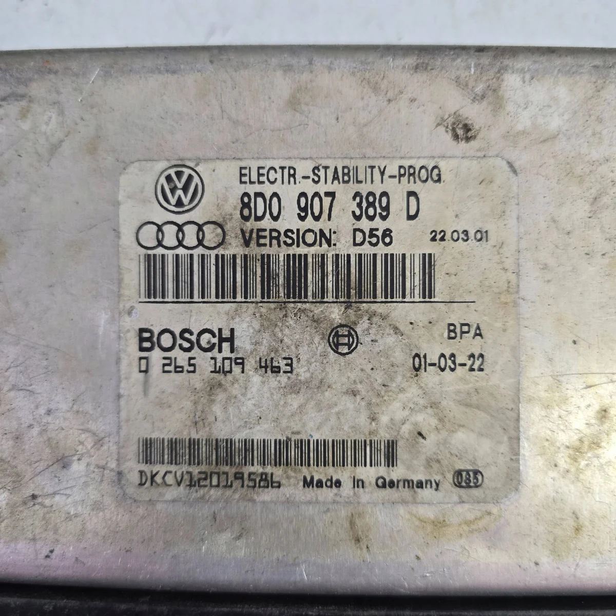 Audi A6 C5 Control Module 8D0907389D image 4
