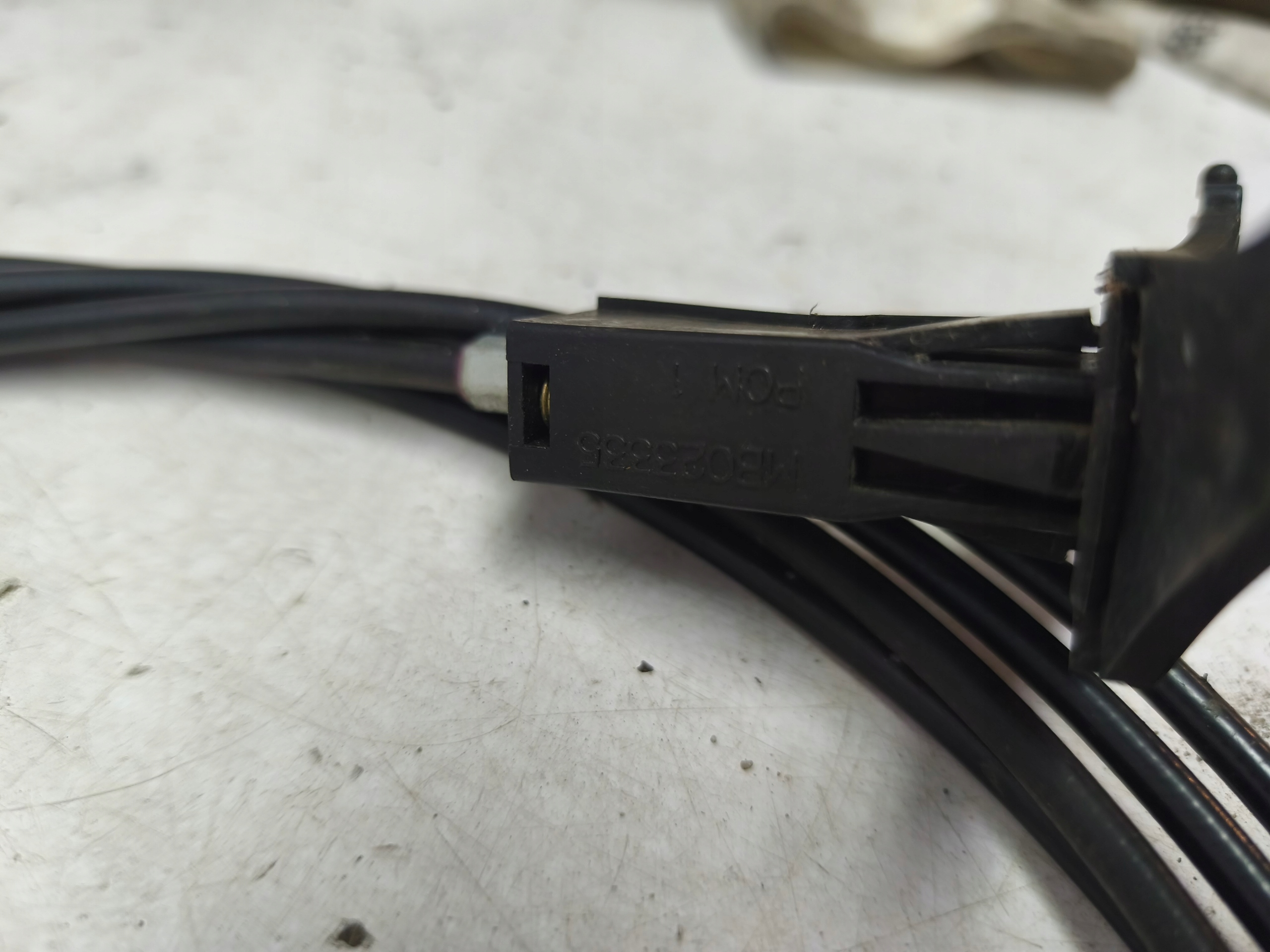 Zugseil Tankklappe Mitsubishi Colt V 1.6 16V 96-04 OEM MB023335 image 3