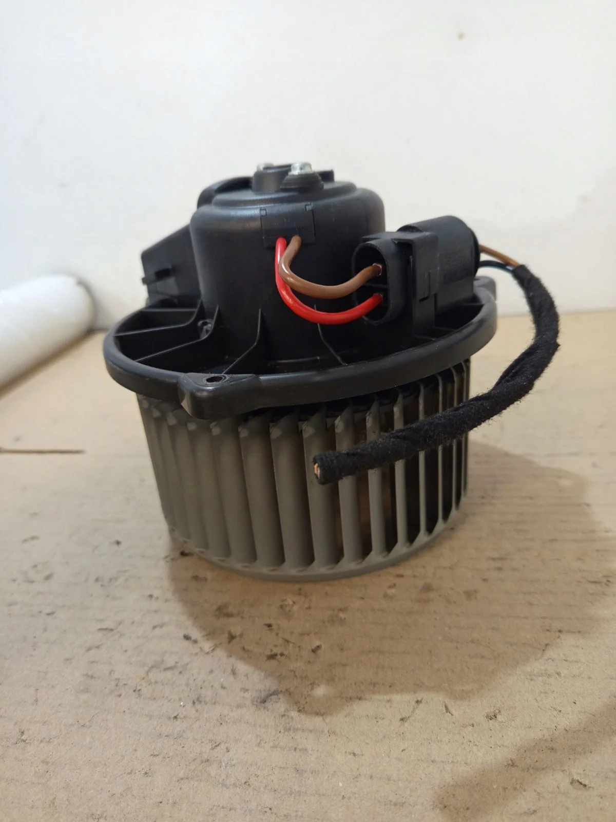 Ventilatore Audi 4B1820021B Usato Originale image 3
