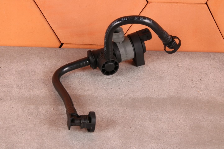 BMW F01 F10 F11 F30 F31 N55 Fuel Tank Vent Valve 7618655