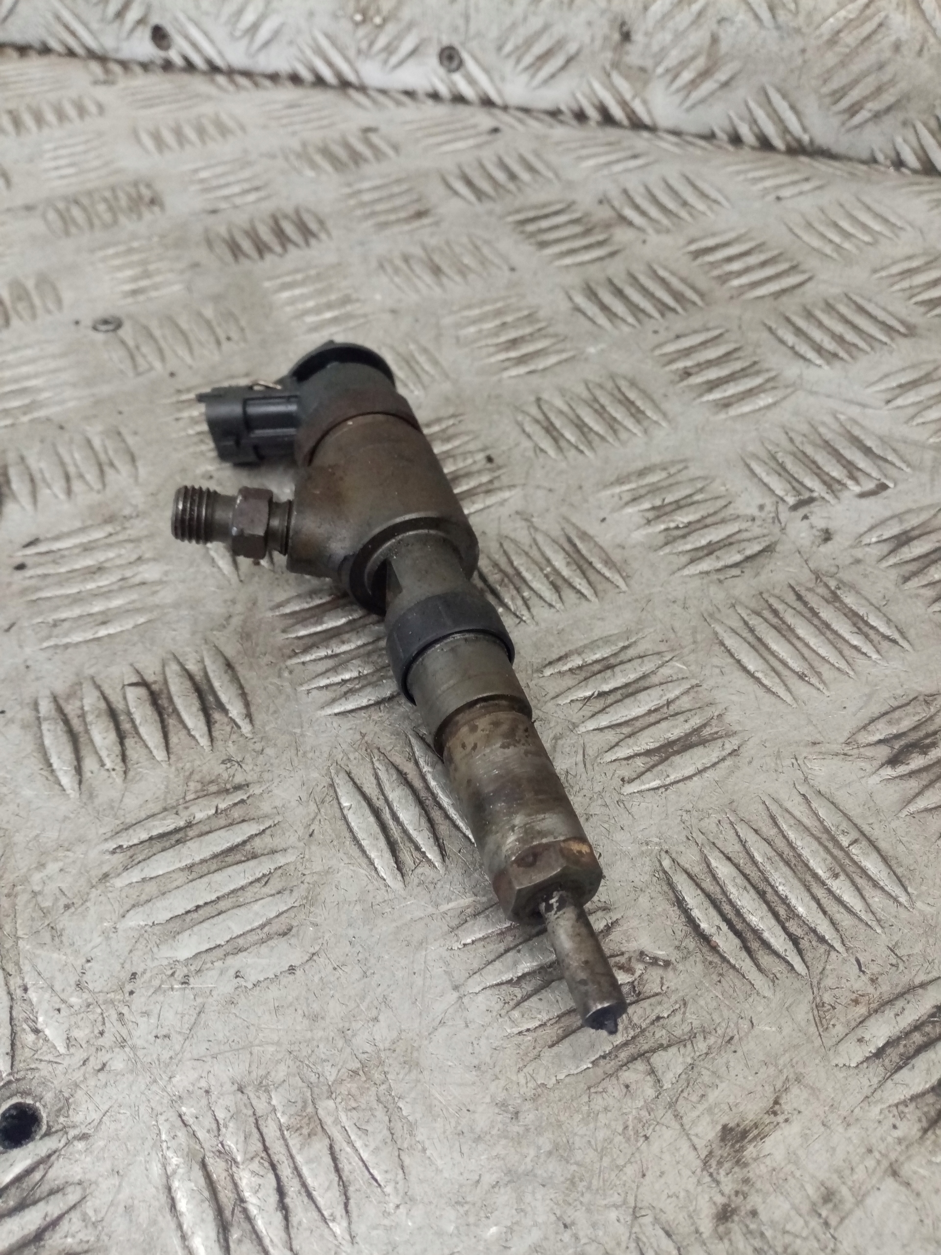 Polttoainesuutin Citroen Nemo 1.4 D 0445110252