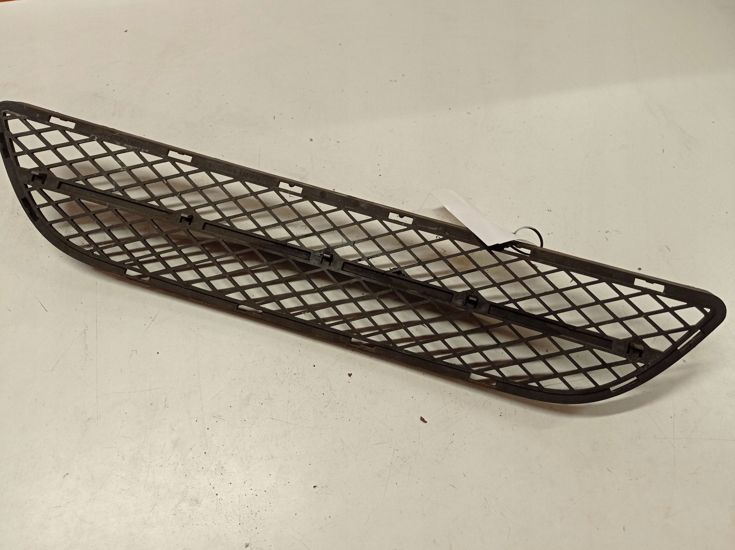 2007 BMW 3 E90 E91 Grille inférieure pare-chocs avant 51117134074 image 3