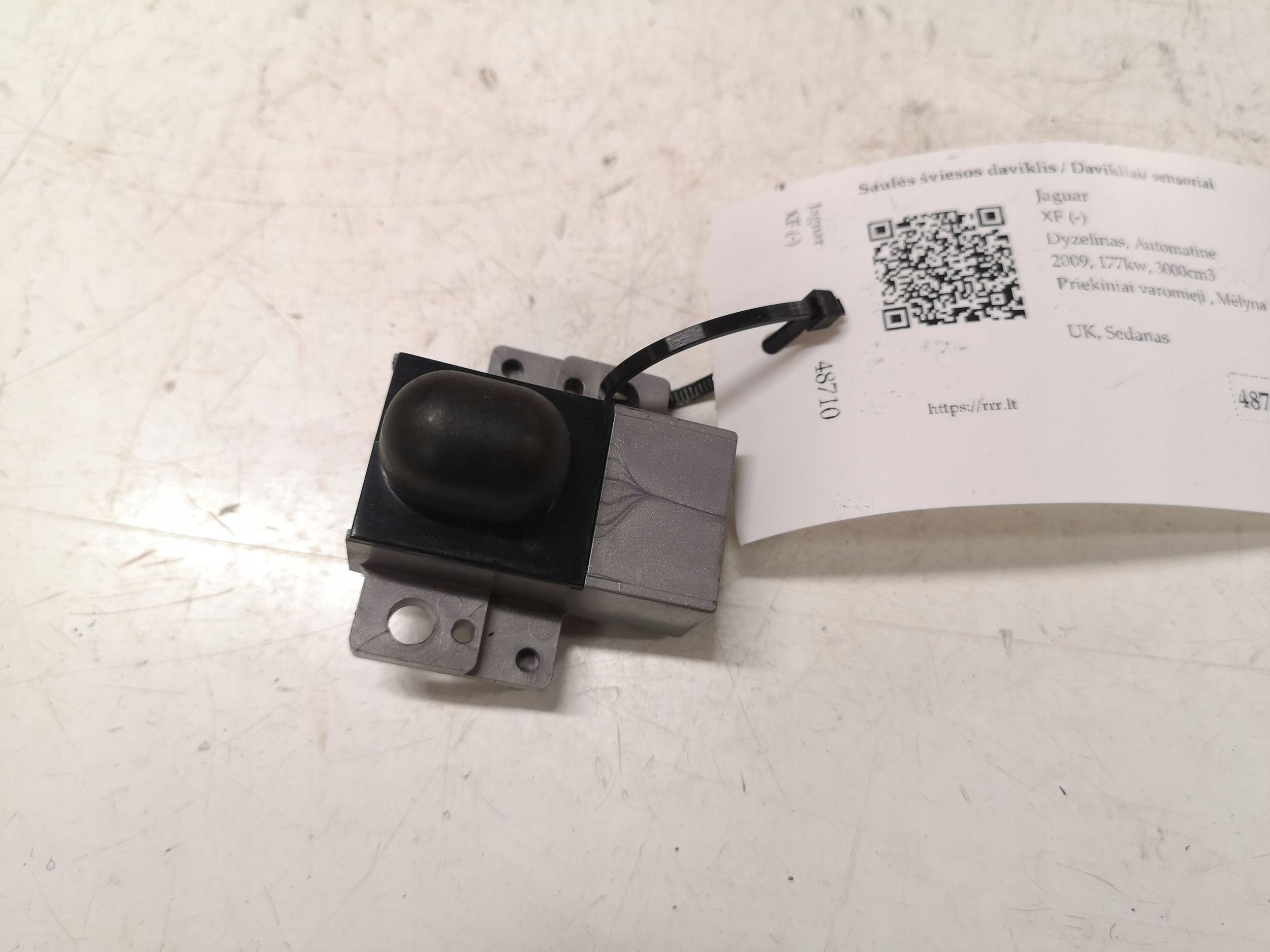 Sensor de Sol Jaguar XF 1L2T14A597 Usado image 2