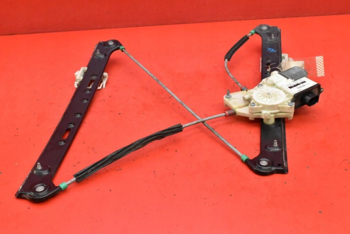 Tuulilasinostin oikea etu BMW X3 E83 03-06