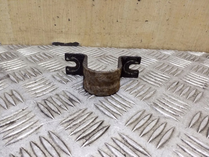 RENAULT TRAFIC III (X82) FRONT STABILIZER CLAMP VAL207657