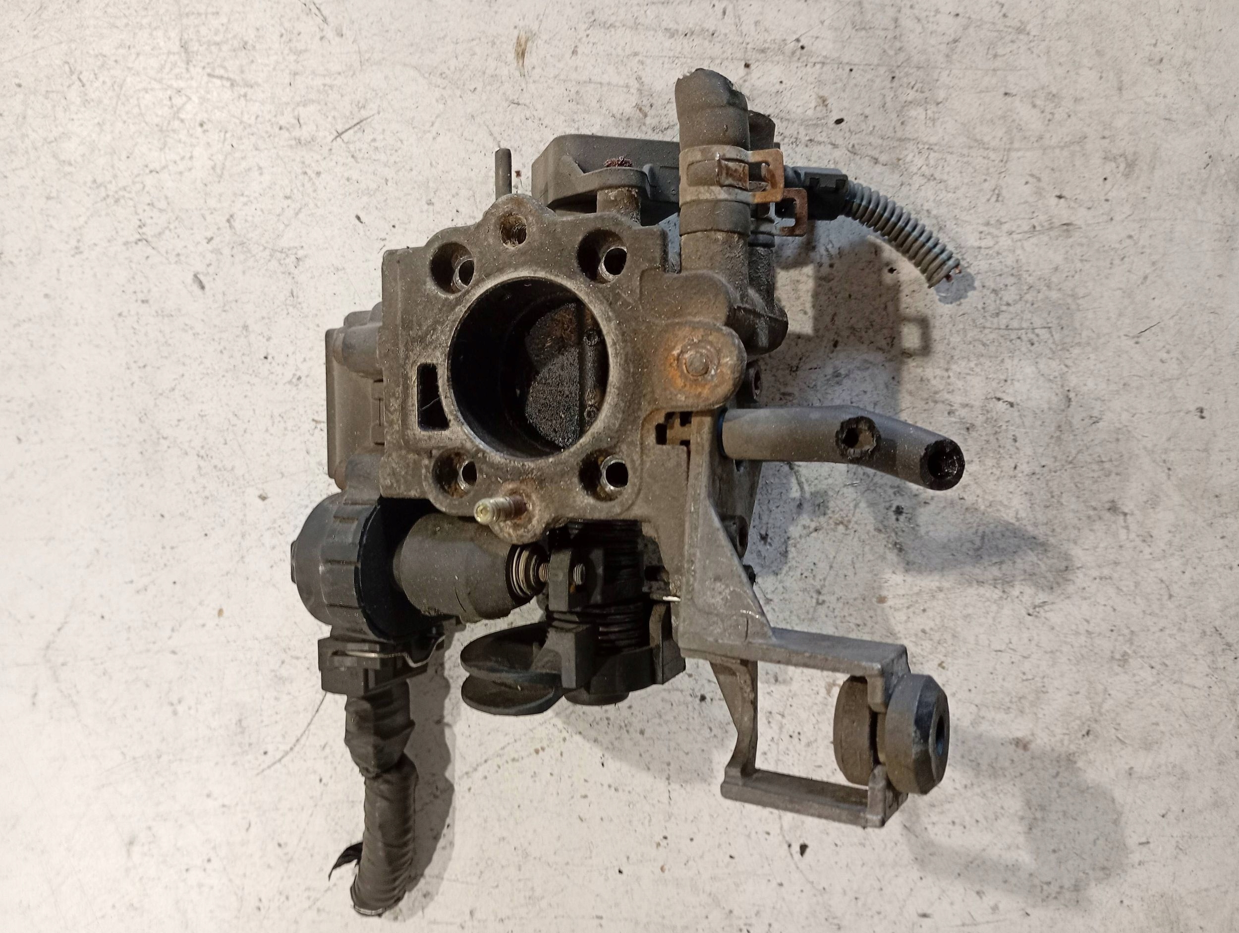 Kaasutin Volkswagen Golf III 0438201511