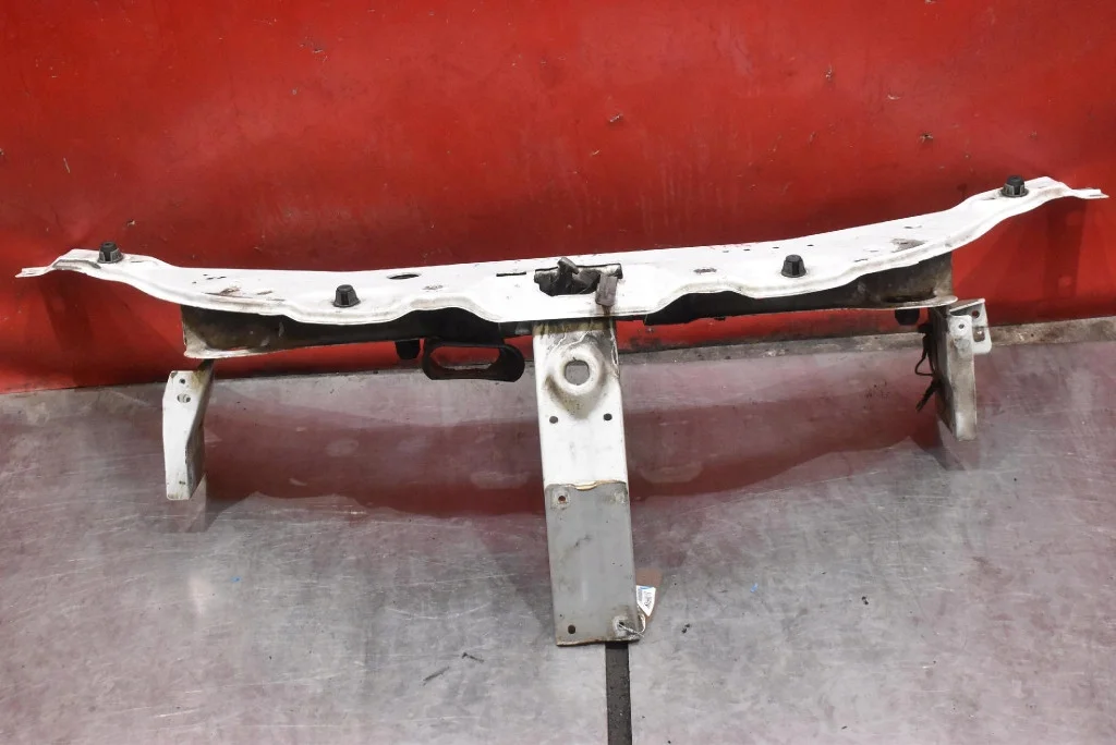 Frontbalk Dacia Dokker 1.6 MPI 12-17