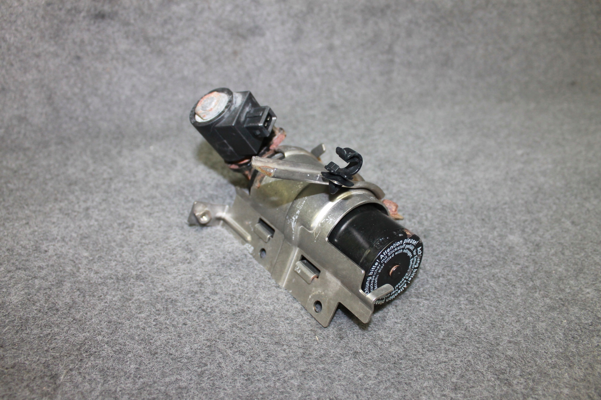 BMW E60 E63 M5 M6 Vanos tryckbehållare 7834553 image 3