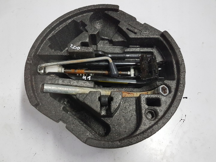 SKODA OCTAVIA 2 II 04-12r SUPERB II jack insert key eye