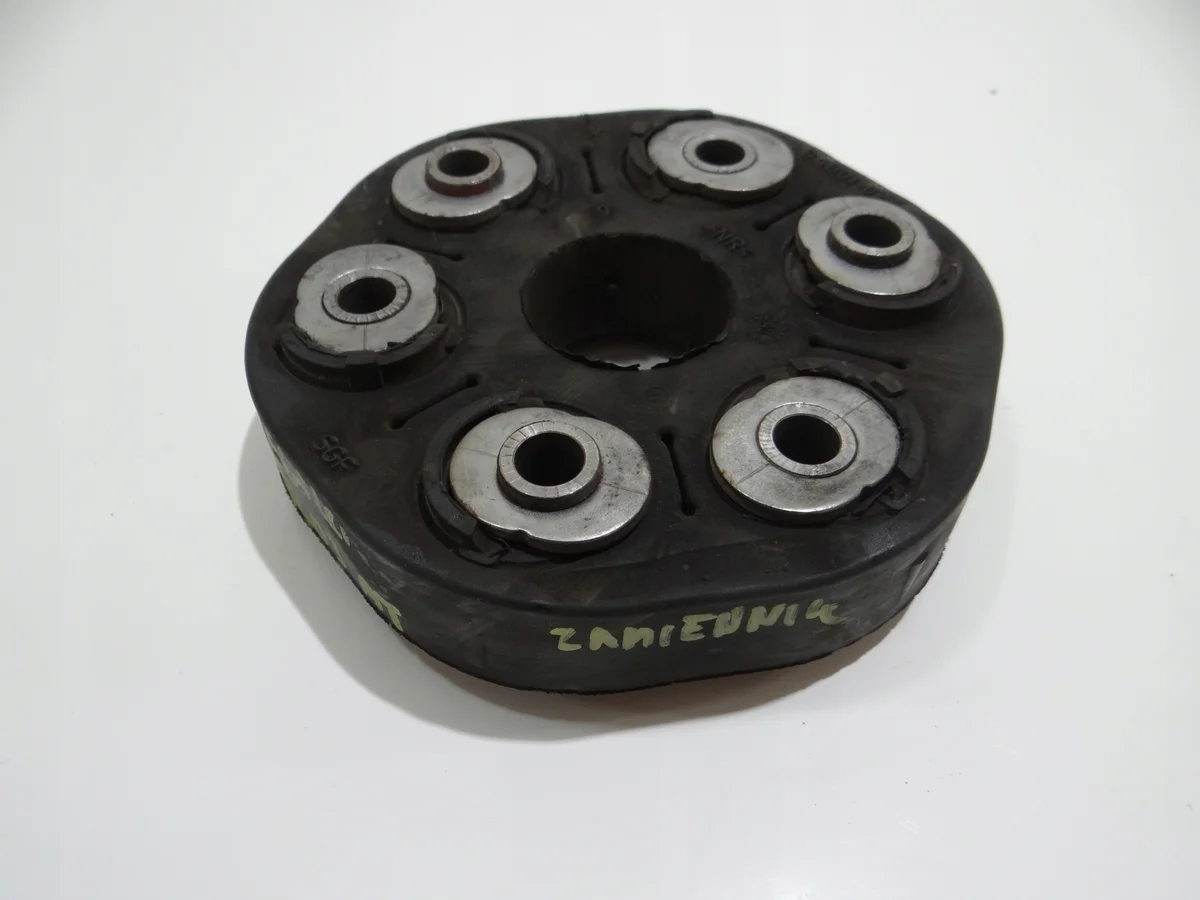 BMW E60 E81 E87 E90 kardaanin kumisuoja