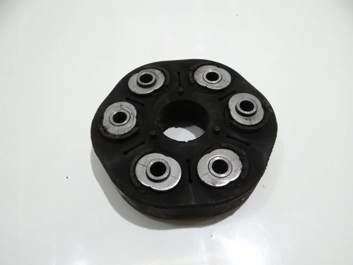 BMW E60 E81 E87 E90 kardaanin kumisuoja image 3