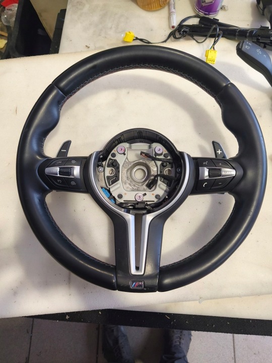 BMW M5 M6 F10 F06 F12 F13 OHJAUSPYÖRÄ MONITOIMI NAHKA PADDLET ALKUP.