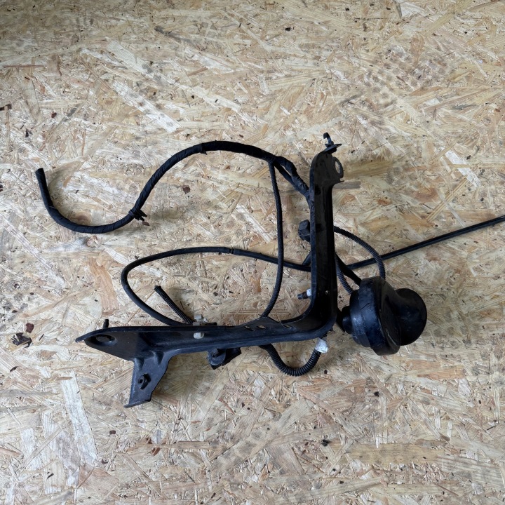 Lokasuojan kiinnike lampulle oikea Renault Espace V 625B40445R