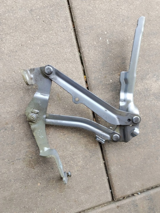 Vänster främre motorhuvsgångjärn KCA Opel Grandland X 18r 9814189880