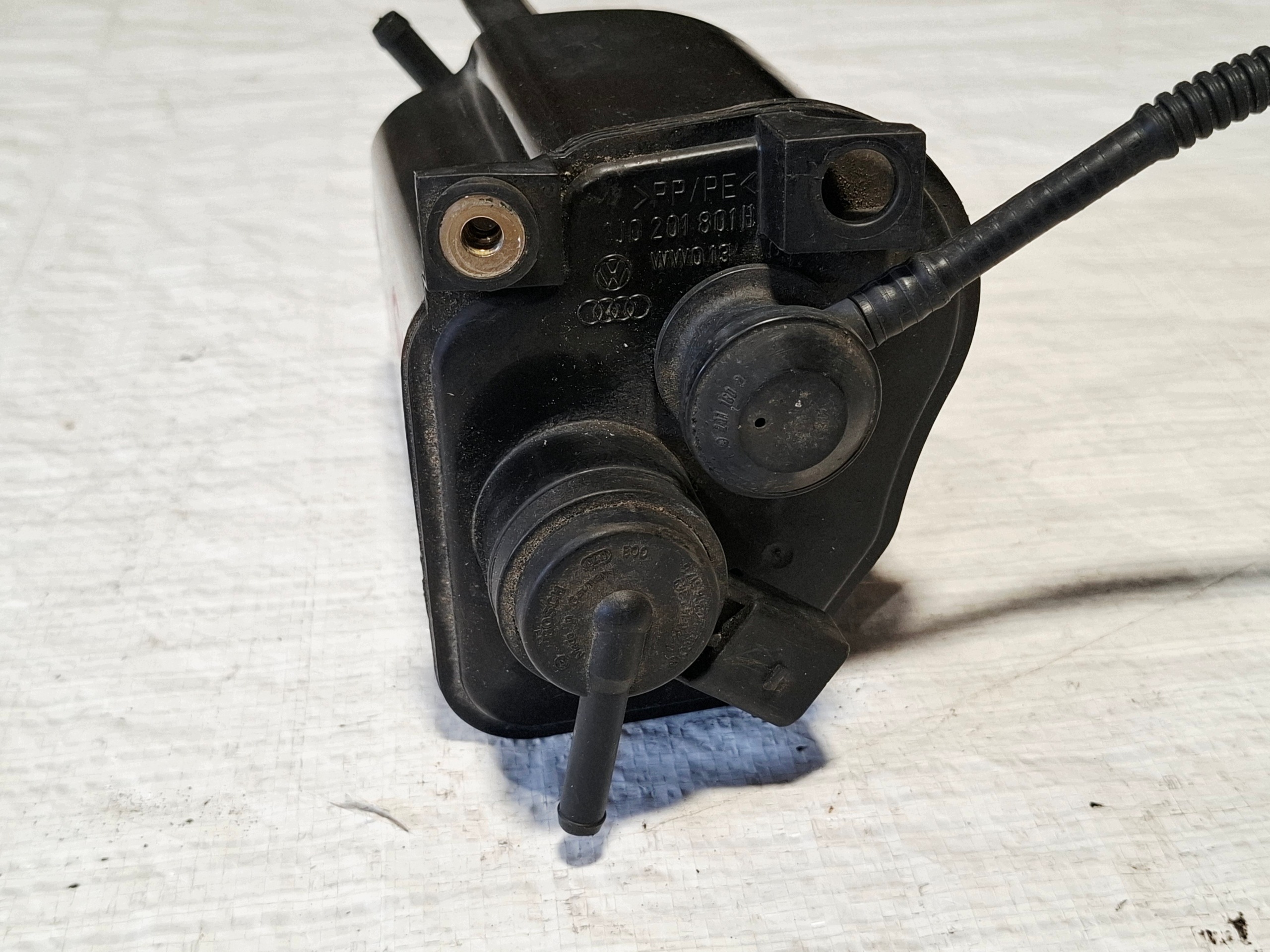 AUDI SEAT SKODA VW - Hiilisuodatin 1J0201801H