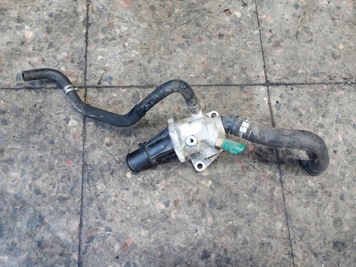 Termostaatin kotelo Opel Corsa C 1.3 CDTI 55182499